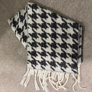 DKNY Black and Cream Textured Scarf